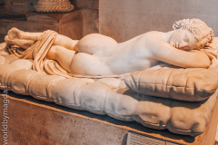 Gallery with ancient greece sculptures