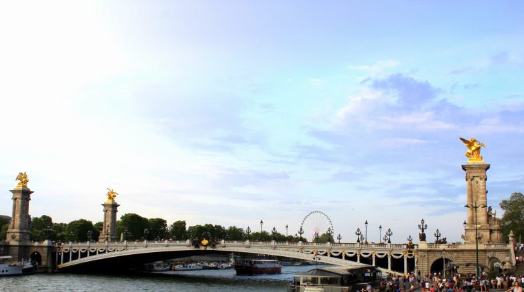 Most Aleksandra III widziany z Mostu Invalides