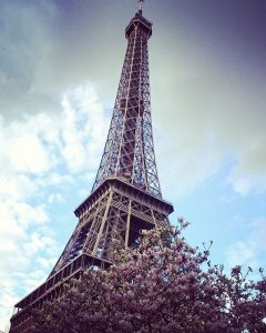Wieża Eiffla wiosną