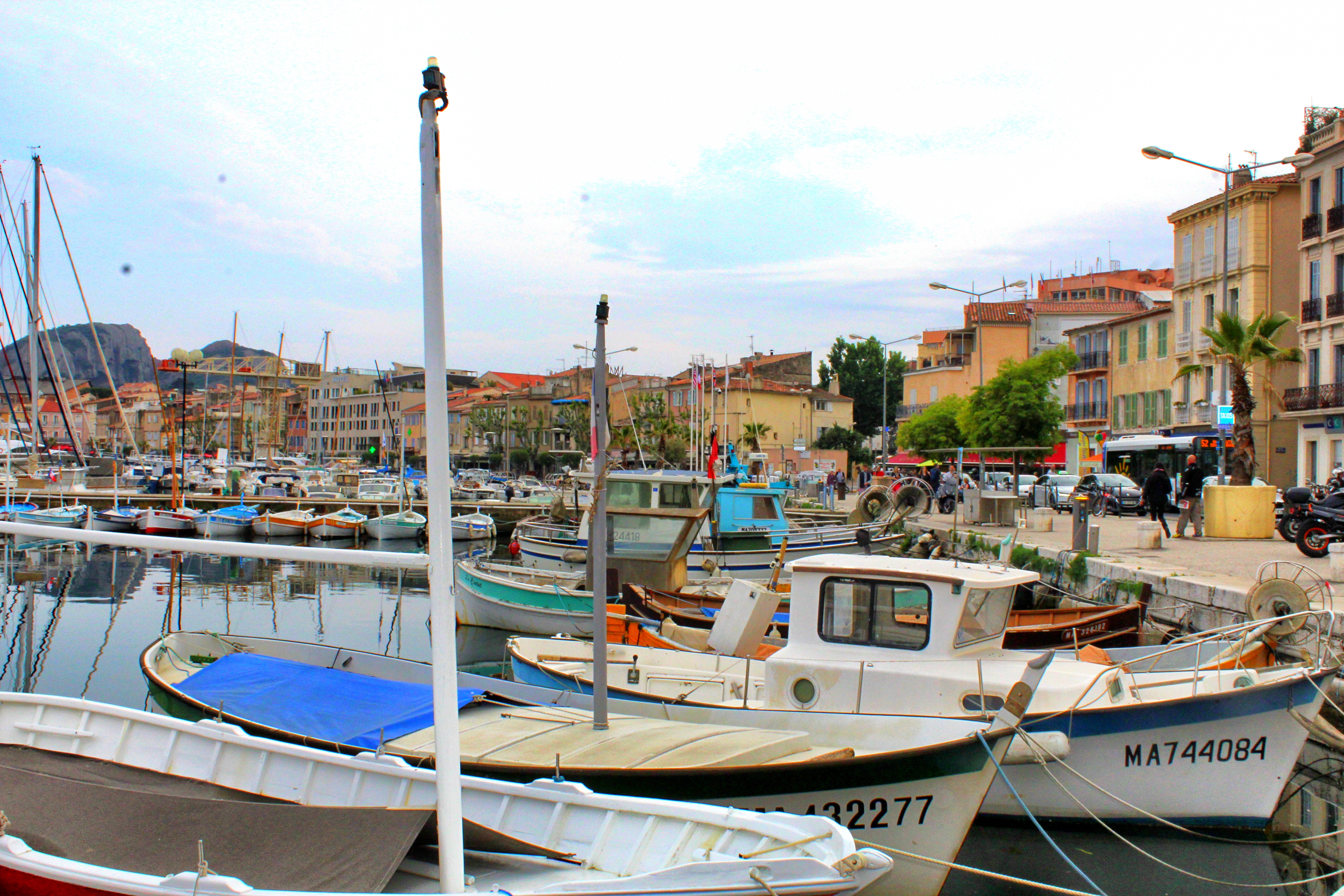 Łodzie w porcie w La Ciotat