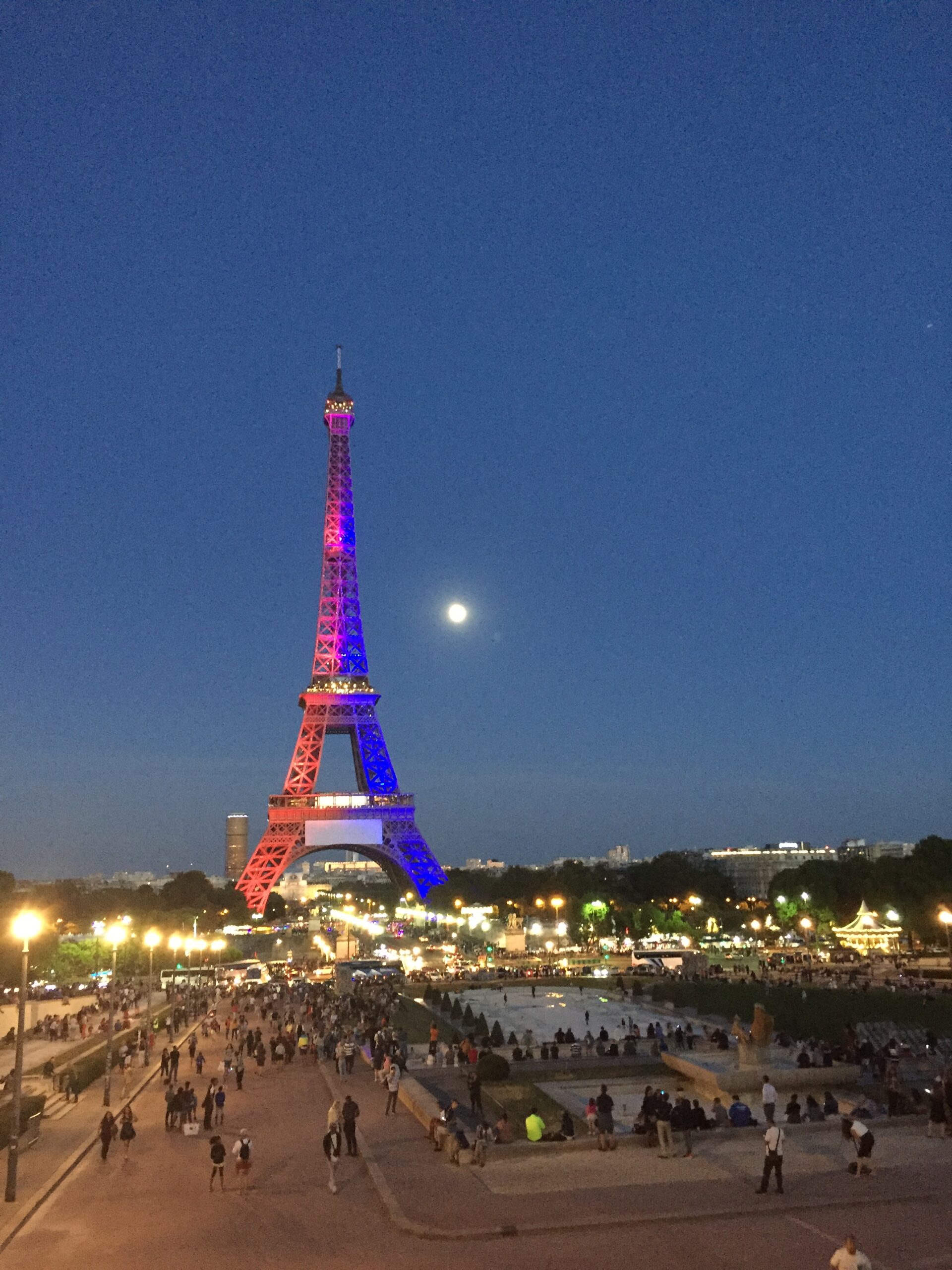 Wieża Eiffla w kolorach Paris Saint German