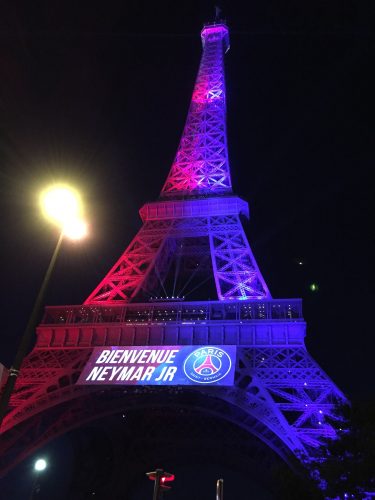 Wieża Eiffla w kolorach Paris Saint German