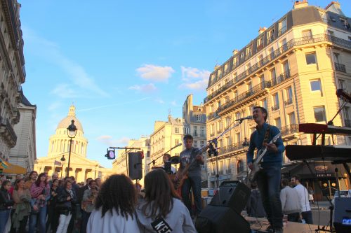 Zespół grający koło Panteonu podczas Fete de la Musique