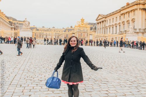 Na dziedzińcu Pałacu Wersalskiego