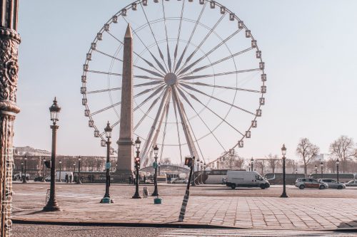 Pusty Paryż w sierpniu