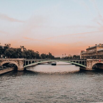 Filmy z Paryżem w tle