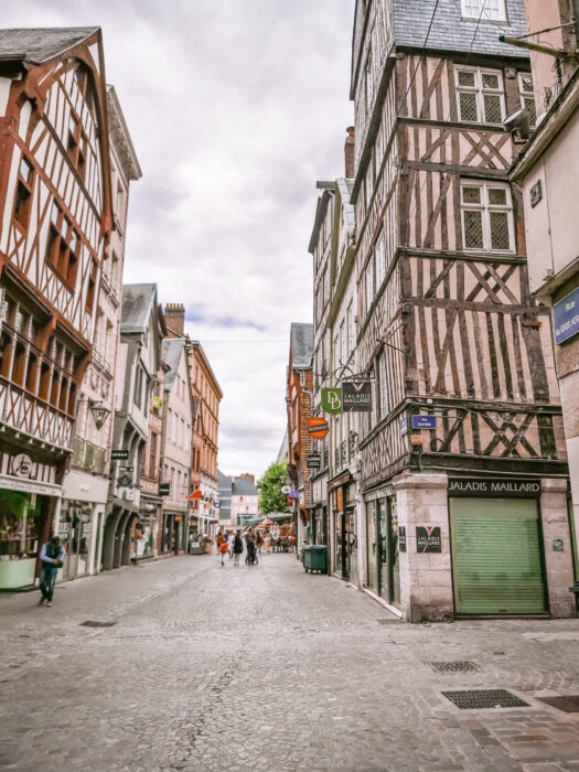 gdzie na jeden dzień pod Paryż