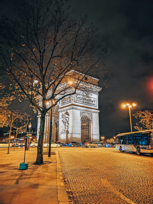 Pola Elizejskie: przewodnik po najbardziej kultowej alei Paryża