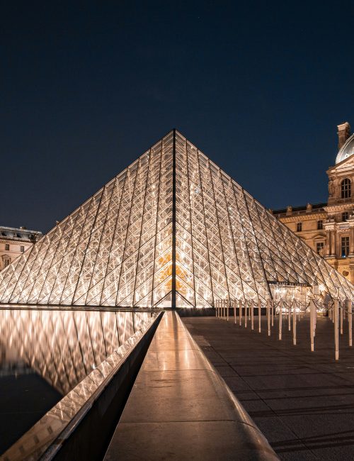 Kradzież w Luwrze 2025: 7 minut i 8 brakujących klejnotów